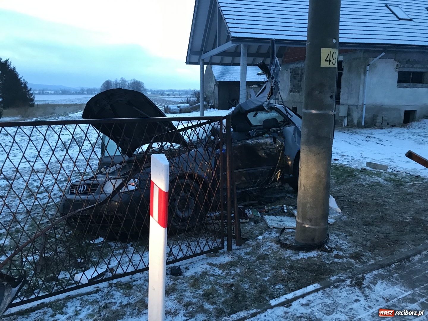 Zdjęcie w galerii na portalu naszraciborz.pl: DK 45 Racibórz-Opole. Pięć osób w szpitalu po wypadku na Hulczyńskiej  wiadomości z regionu