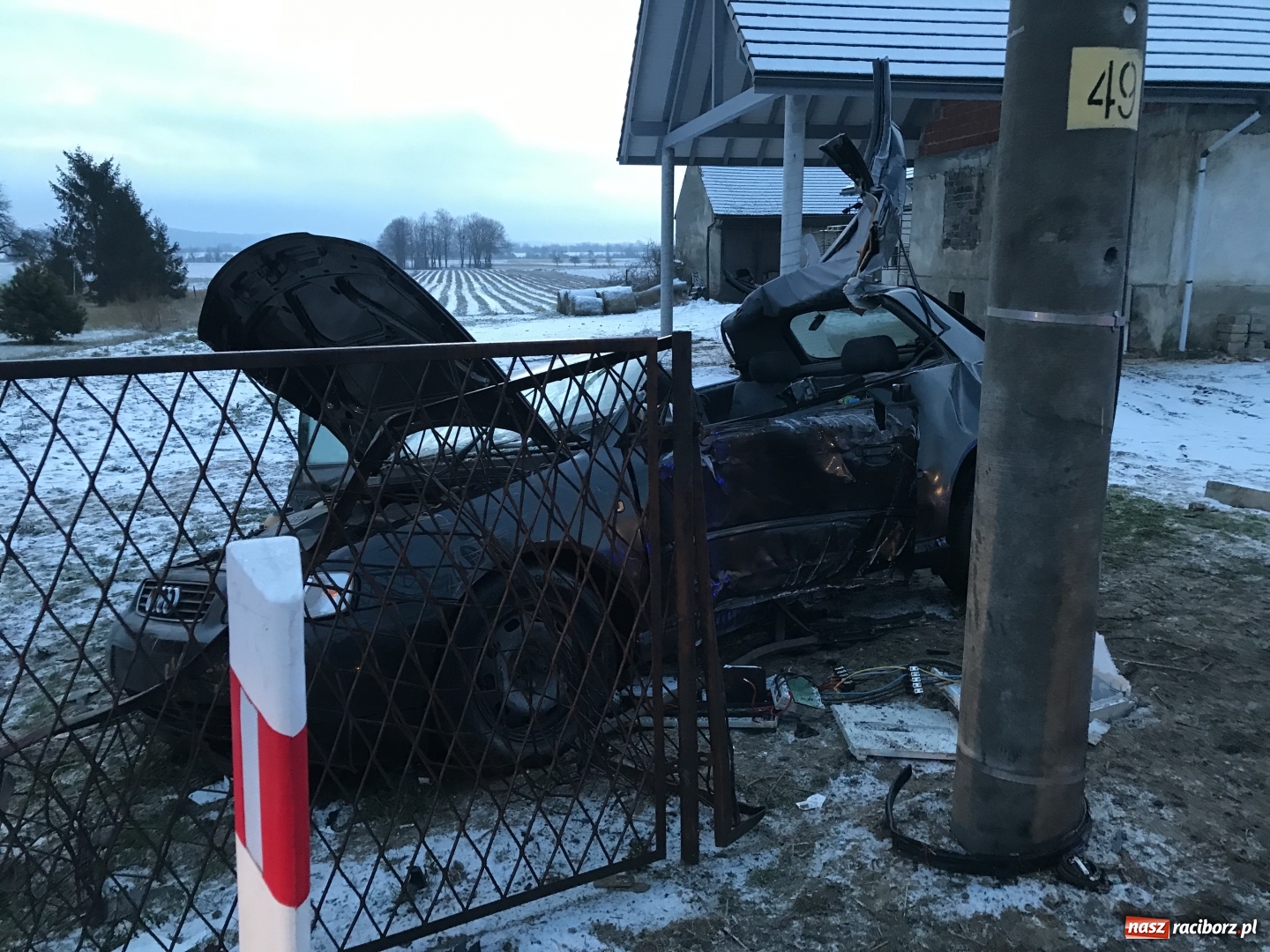 Zdjęcie w galerii na portalu naszraciborz.pl: DK 45 Racibórz-Opole. Pięć osób w szpitalu po wypadku na Hulczyńskiej  wiadomości z regionu