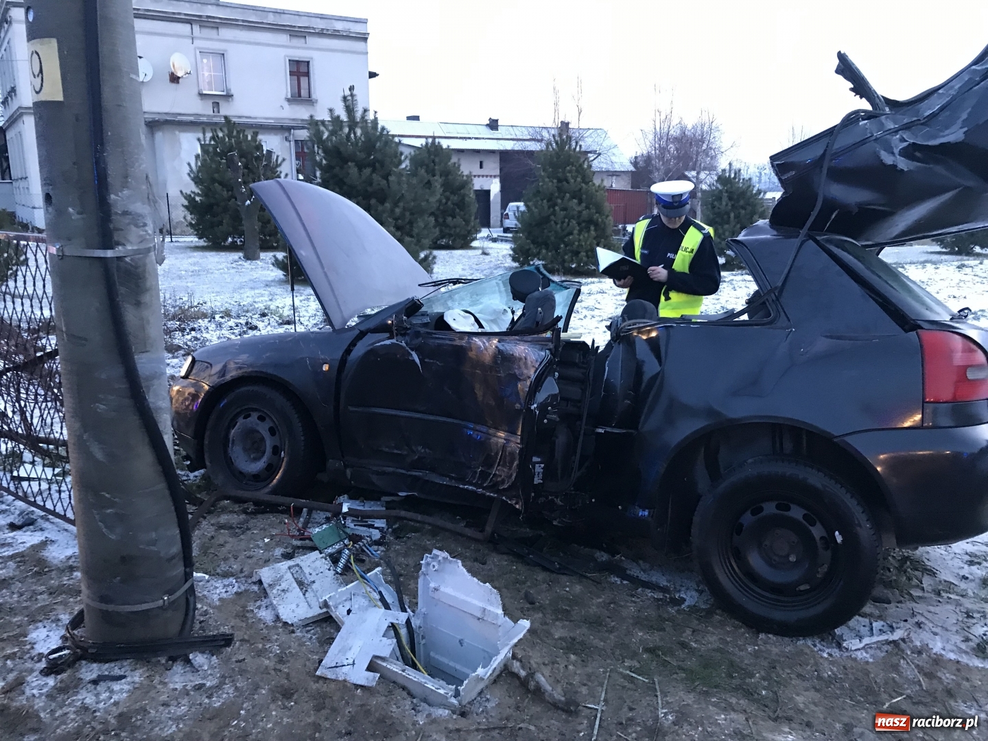 Zdjęcie w galerii na portalu naszraciborz.pl: DK 45 Racibórz-Opole. Pięć osób w szpitalu po wypadku na Hulczyńskiej  wiadomości z regionu