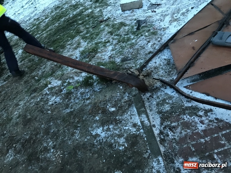 Zdjęcie w galerii na portalu naszraciborz.pl: DK 45 Racibórz-Opole. Pięć osób w szpitalu po wypadku na Hulczyńskiej  wiadomości z regionu