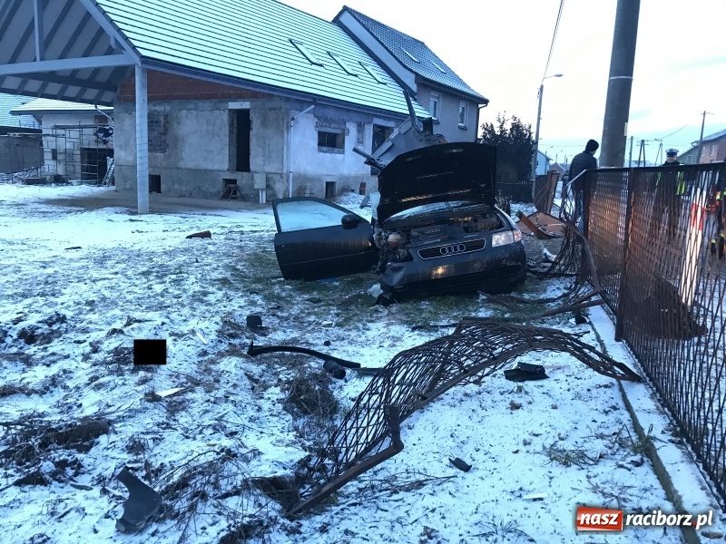 Zdjęcie w galerii na portalu naszraciborz.pl: DK 45 Racibórz-Opole. Pięć osób w szpitalu po wypadku na Hulczyńskiej  wiadomości z regionu