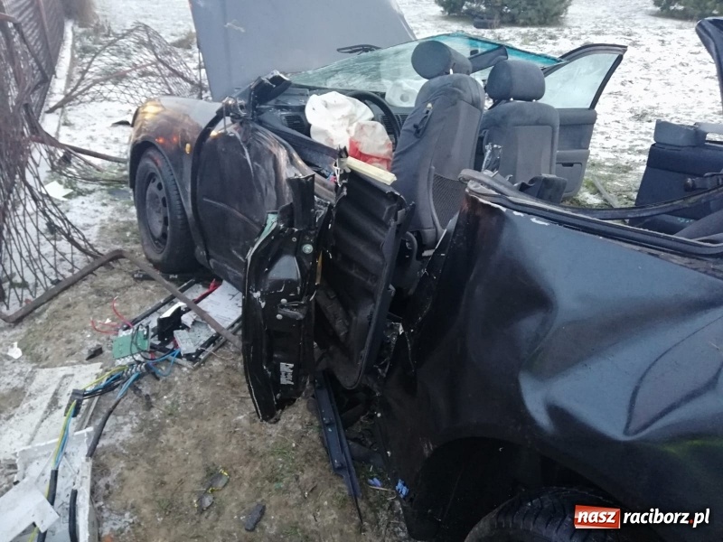 Zdjęcie w galerii na portalu naszraciborz.pl: DK 45 Racibórz-Opole. Pięć osób w szpitalu po wypadku na Hulczyńskiej  wiadomości z regionu