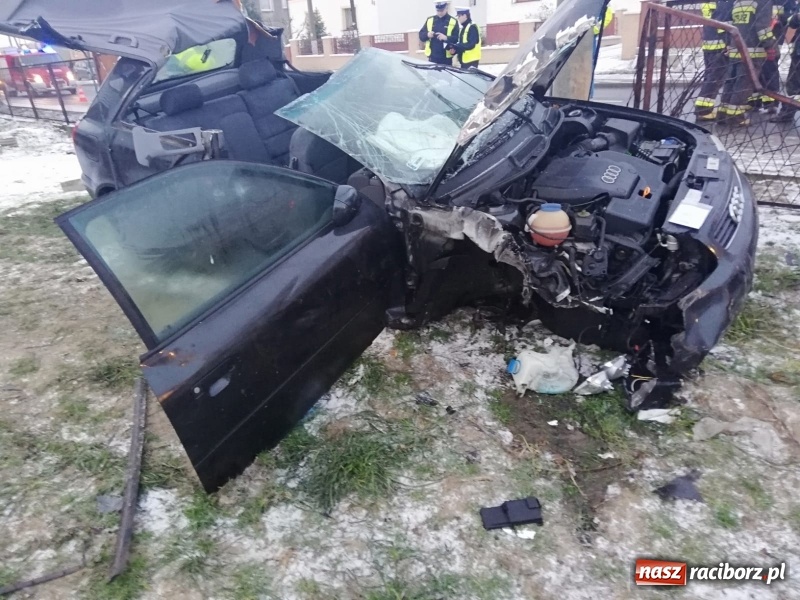 Zdjęcie w galerii na portalu naszraciborz.pl: DK 45 Racibórz-Opole. Pięć osób w szpitalu po wypadku na Hulczyńskiej  wiadomości z regionu