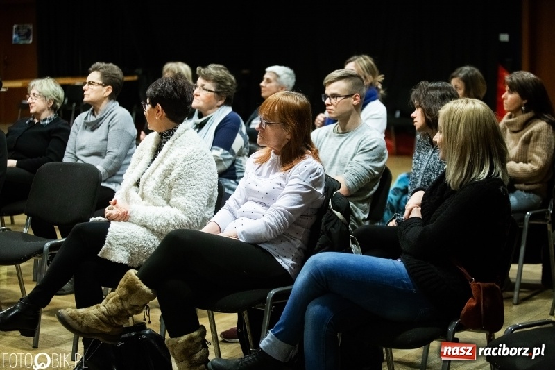 Zdjęcie w galerii na portalu naszraciborz.pl: Spotkanie i warsztaty z Joginem Śmiechu w RCK wiadomości z regionu
