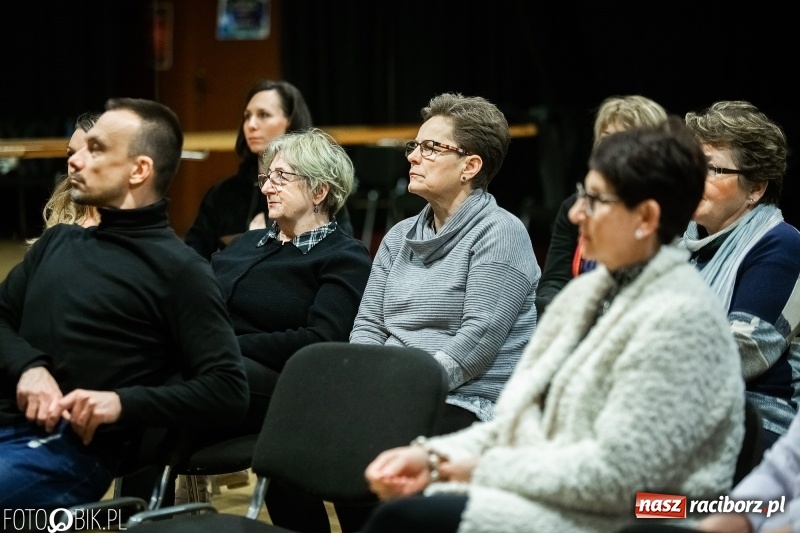 Zdjęcie w galerii na portalu naszraciborz.pl: Spotkanie i warsztaty z Joginem Śmiechu w RCK wiadomości z regionu
