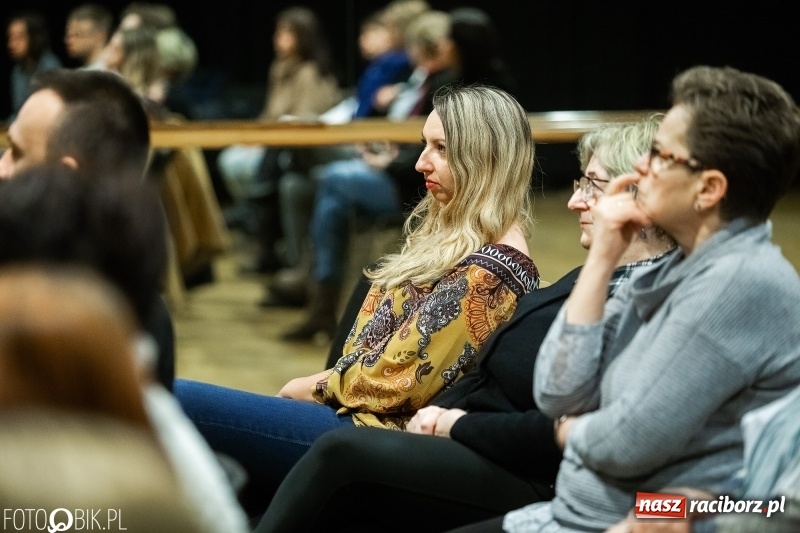 Zdjęcie w galerii na portalu naszraciborz.pl: Spotkanie i warsztaty z Joginem Śmiechu w RCK wiadomości z regionu