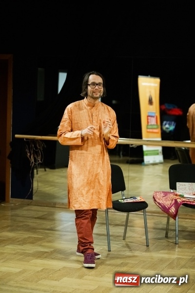 Zdjęcie w galerii na portalu naszraciborz.pl: Spotkanie i warsztaty z Joginem Śmiechu w RCK wiadomości z regionu