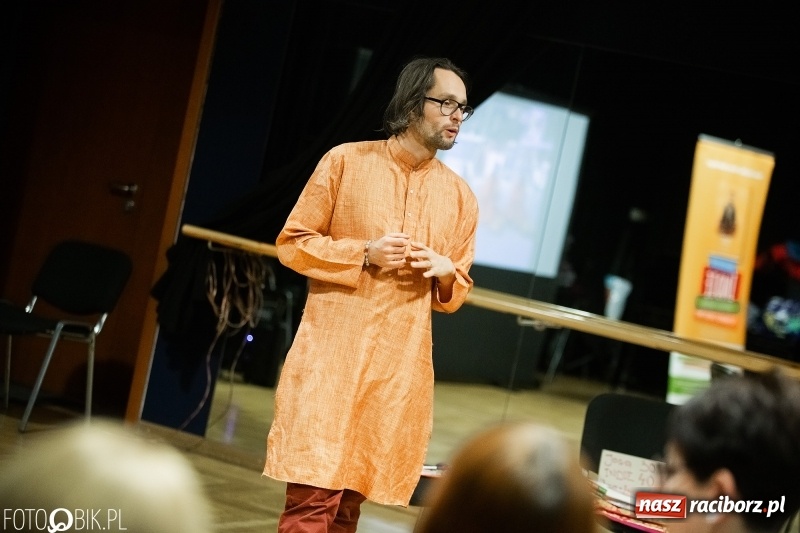 Zdjęcie w galerii na portalu naszraciborz.pl: Spotkanie i warsztaty z Joginem Śmiechu w RCK wiadomości z regionu