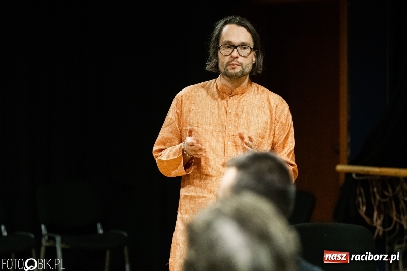 Zdjęcie w galerii na portalu naszraciborz.pl: Spotkanie i warsztaty z Joginem Śmiechu w RCK wiadomości z regionu