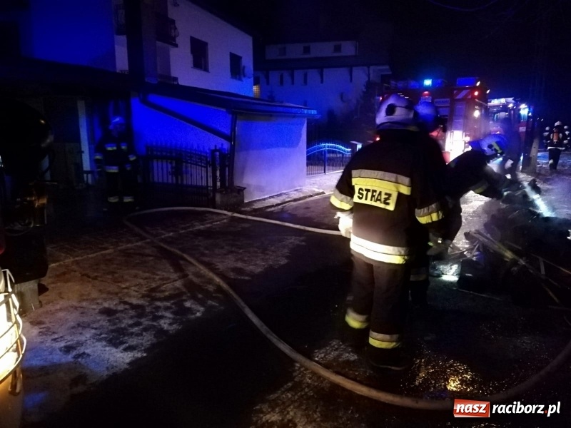Zdjęcie w galerii na portalu naszraciborz.pl: Pożar w Bieńkowicach. Strażacy ewakuowali zwierzęta  wiadomości z regionu