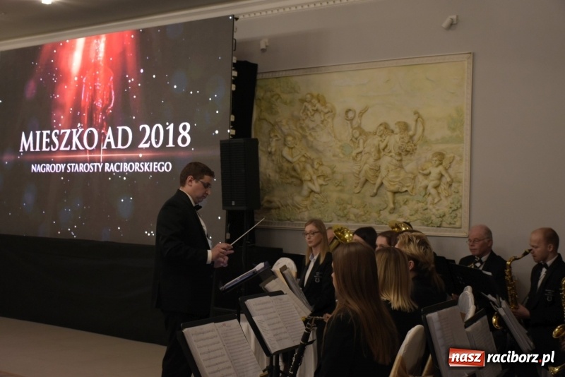 Zdjęcie w galerii na portalu naszraciborz.pl: Nagrody starosty Mieszko AD 2018 wręczone  wiadomości z regionu