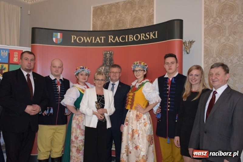 Zdjęcie w galerii na portalu naszraciborz.pl: Nagrody starosty Mieszko AD 2018 wręczone  wiadomości z regionu
