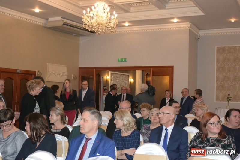 Zdjęcie w galerii na portalu naszraciborz.pl: Nagrody starosty Mieszko AD 2018 wręczone  wiadomości z regionu