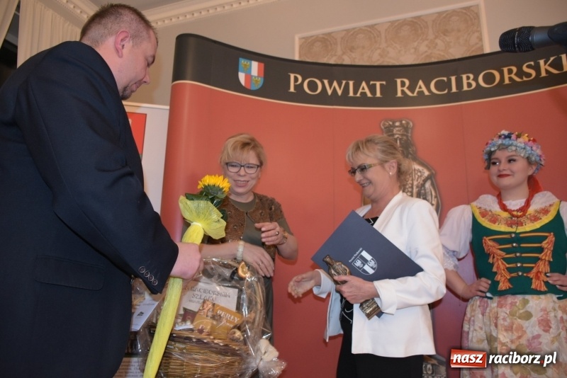 Zdjęcie w galerii na portalu naszraciborz.pl: Nagrody starosty Mieszko AD 2018 wręczone  wiadomości z regionu