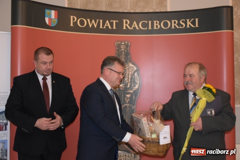 Zdjęcie w galerii na portalu naszraciborz.pl: Nagrody starosty Mieszko AD 2018 wręczone  wiadomości z regionu