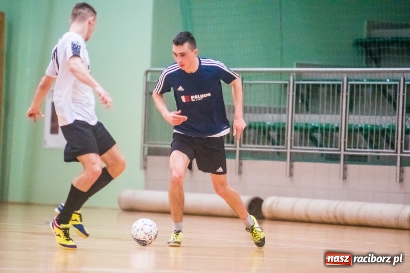 Zdjęcie w galerii na portalu naszraciborz.pl: HLPN: Geo-Punkt skosił Piękny Trawnik. Hitowy pojedynek dla Salonu Fryzjerskiego wiadomości z regionu