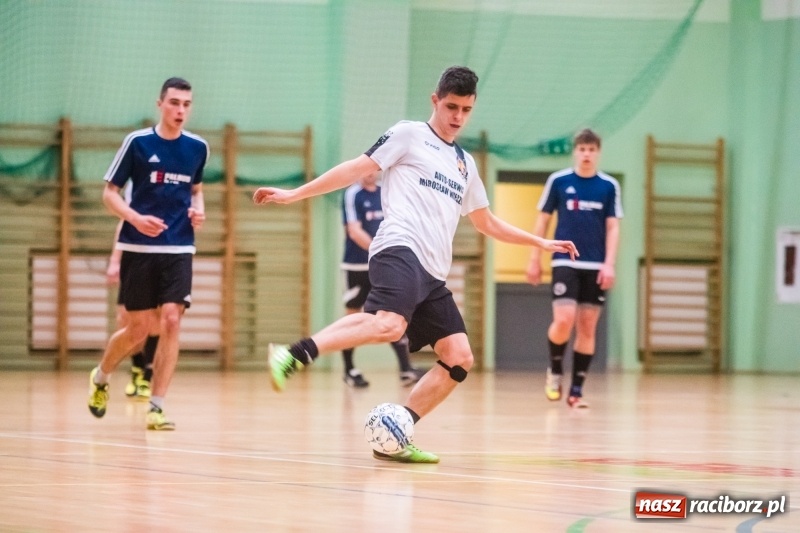 Zdjęcie w galerii na portalu naszraciborz.pl: HLPN: Geo-Punkt skosił Piękny Trawnik. Hitowy pojedynek dla Salonu Fryzjerskiego wiadomości z regionu