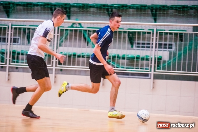 Zdjęcie w galerii na portalu naszraciborz.pl: HLPN: Geo-Punkt skosił Piękny Trawnik. Hitowy pojedynek dla Salonu Fryzjerskiego wiadomości z regionu