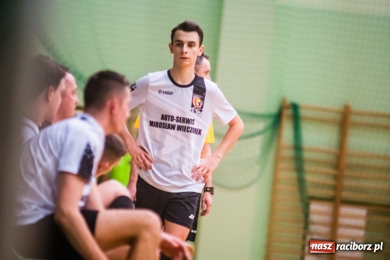 Zdjęcie w galerii na portalu naszraciborz.pl: HLPN: Geo-Punkt skosił Piękny Trawnik. Hitowy pojedynek dla Salonu Fryzjerskiego wiadomości z regionu