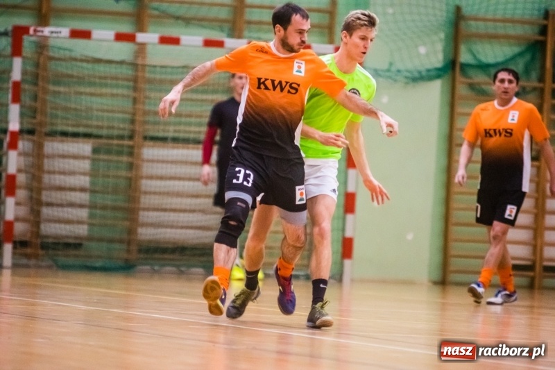 Zdjęcie w galerii na portalu naszraciborz.pl: HLPN: Geo-Punkt skosił Piękny Trawnik. Hitowy pojedynek dla Salonu Fryzjerskiego wiadomości z regionu