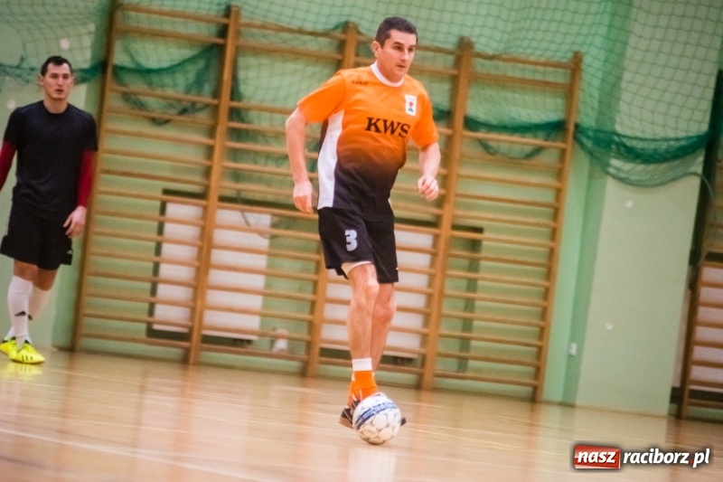 Zdjęcie w galerii na portalu naszraciborz.pl: HLPN: Geo-Punkt skosił Piękny Trawnik. Hitowy pojedynek dla Salonu Fryzjerskiego wiadomości z regionu