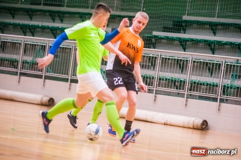 Zdjęcie w galerii na portalu naszraciborz.pl: HLPN: Geo-Punkt skosił Piękny Trawnik. Hitowy pojedynek dla Salonu Fryzjerskiego wiadomości z regionu