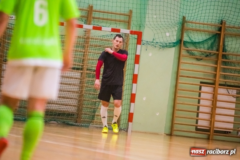 Zdjęcie w galerii na portalu naszraciborz.pl: HLPN: Geo-Punkt skosił Piękny Trawnik. Hitowy pojedynek dla Salonu Fryzjerskiego wiadomości z regionu