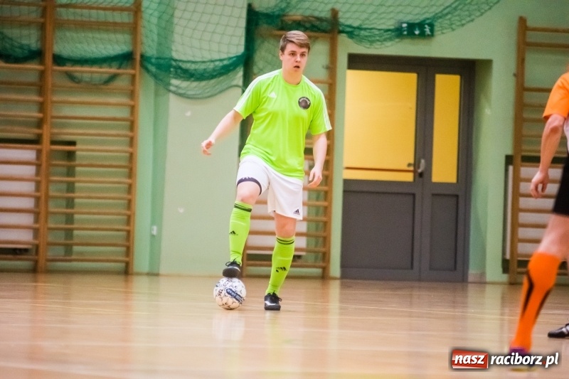 Zdjęcie w galerii na portalu naszraciborz.pl: HLPN: Geo-Punkt skosił Piękny Trawnik. Hitowy pojedynek dla Salonu Fryzjerskiego wiadomości z regionu