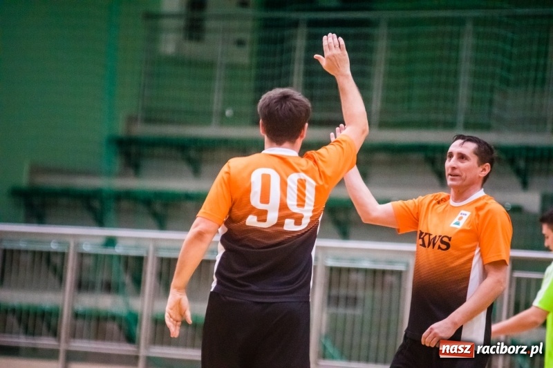 Zdjęcie w galerii na portalu naszraciborz.pl: HLPN: Geo-Punkt skosił Piękny Trawnik. Hitowy pojedynek dla Salonu Fryzjerskiego wiadomości z regionu