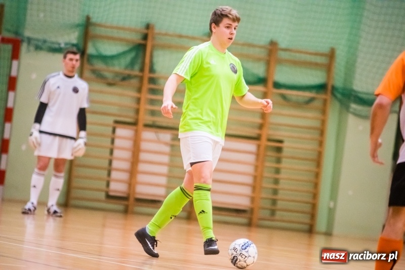 Zdjęcie w galerii na portalu naszraciborz.pl: HLPN: Geo-Punkt skosił Piękny Trawnik. Hitowy pojedynek dla Salonu Fryzjerskiego wiadomości z regionu