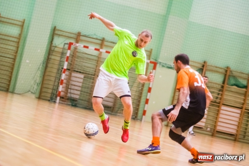 Zdjęcie w galerii na portalu naszraciborz.pl: HLPN: Geo-Punkt skosił Piękny Trawnik. Hitowy pojedynek dla Salonu Fryzjerskiego wiadomości z regionu