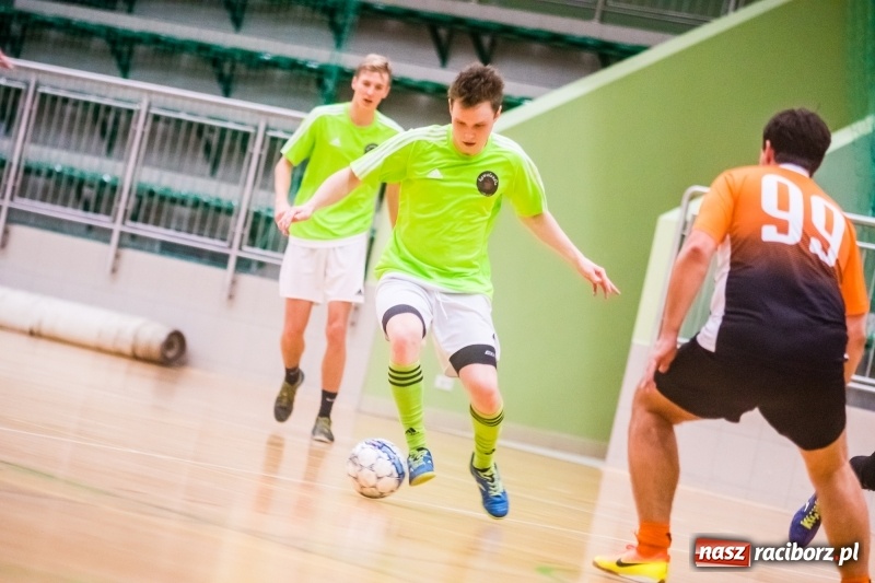 Zdjęcie w galerii na portalu naszraciborz.pl: HLPN: Geo-Punkt skosił Piękny Trawnik. Hitowy pojedynek dla Salonu Fryzjerskiego wiadomości z regionu