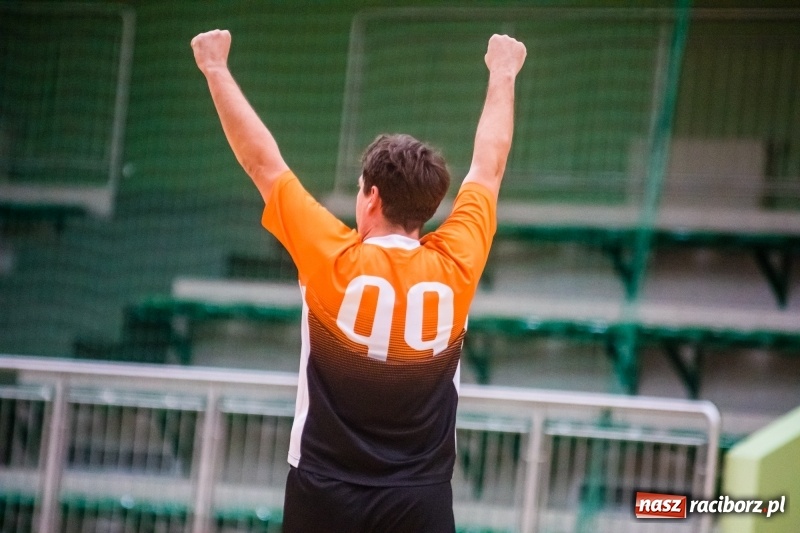 Zdjęcie w galerii na portalu naszraciborz.pl: HLPN: Geo-Punkt skosił Piękny Trawnik. Hitowy pojedynek dla Salonu Fryzjerskiego wiadomości z regionu