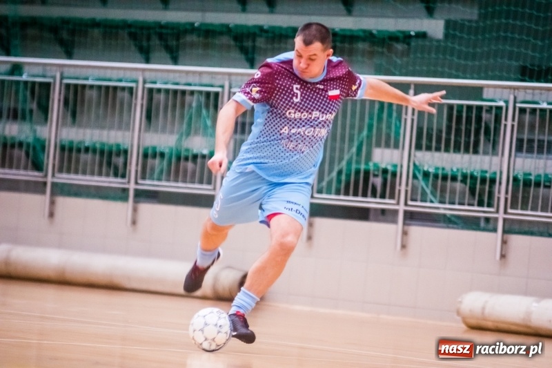 Zdjęcie w galerii na portalu naszraciborz.pl: HLPN: Geo-Punkt skosił Piękny Trawnik. Hitowy pojedynek dla Salonu Fryzjerskiego wiadomości z regionu