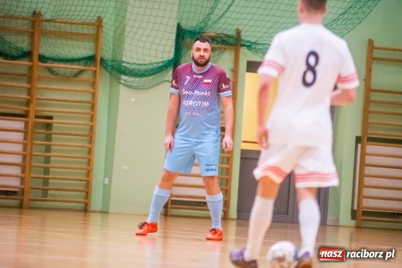 Zdjęcie w galerii na portalu naszraciborz.pl: HLPN: Geo-Punkt skosił Piękny Trawnik. Hitowy pojedynek dla Salonu Fryzjerskiego wiadomości z regionu