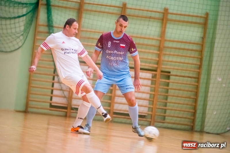 Zdjęcie w galerii na portalu naszraciborz.pl: HLPN: Geo-Punkt skosił Piękny Trawnik. Hitowy pojedynek dla Salonu Fryzjerskiego wiadomości z regionu