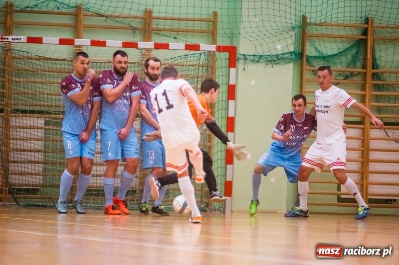 Zdjęcie w galerii na portalu naszraciborz.pl: HLPN: Geo-Punkt skosił Piękny Trawnik. Hitowy pojedynek dla Salonu Fryzjerskiego wiadomości z regionu