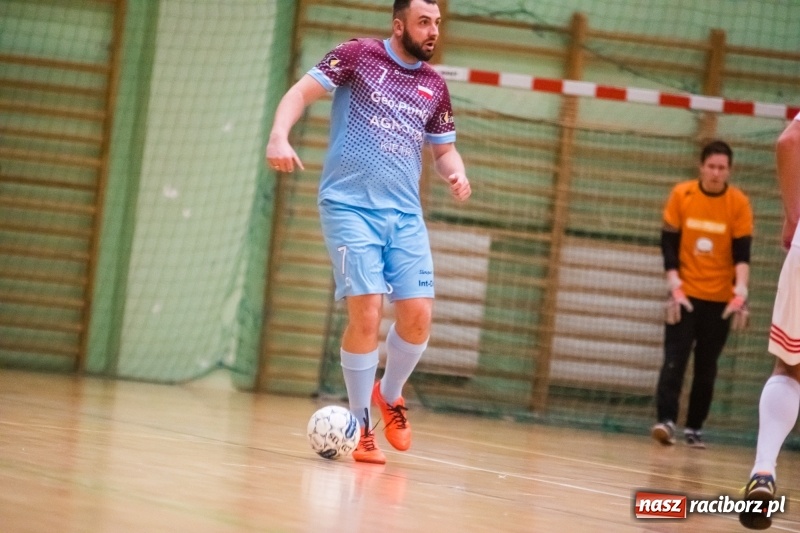 Zdjęcie w galerii na portalu naszraciborz.pl: HLPN: Geo-Punkt skosił Piękny Trawnik. Hitowy pojedynek dla Salonu Fryzjerskiego wiadomości z regionu