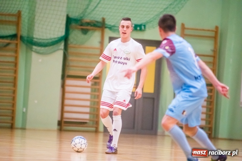 Zdjęcie w galerii na portalu naszraciborz.pl: HLPN: Geo-Punkt skosił Piękny Trawnik. Hitowy pojedynek dla Salonu Fryzjerskiego wiadomości z regionu