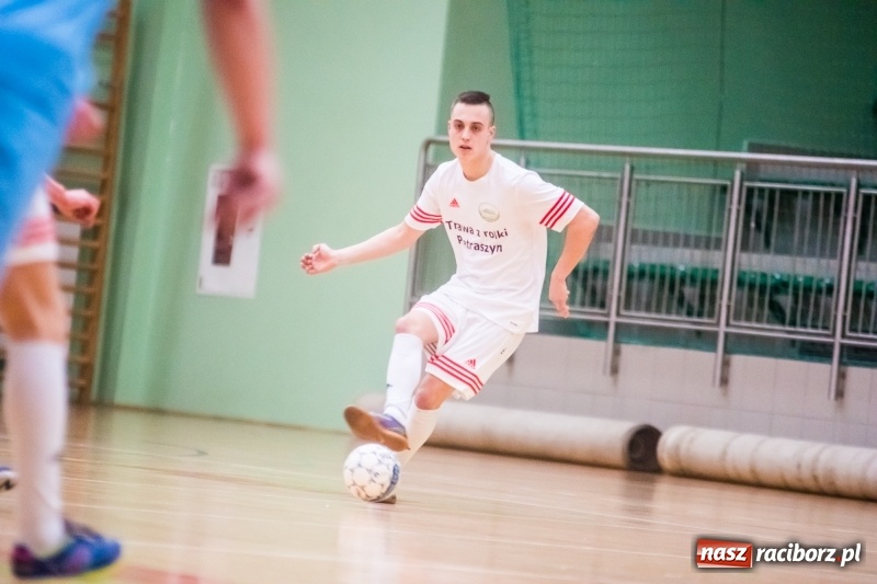 Zdjęcie w galerii na portalu naszraciborz.pl: HLPN: Geo-Punkt skosił Piękny Trawnik. Hitowy pojedynek dla Salonu Fryzjerskiego wiadomości z regionu