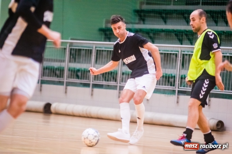 Zdjęcie w galerii na portalu naszraciborz.pl: HLPN: Geo-Punkt skosił Piękny Trawnik. Hitowy pojedynek dla Salonu Fryzjerskiego wiadomości z regionu