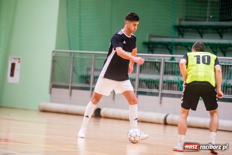 Zdjęcie w galerii na portalu naszraciborz.pl: HLPN: Geo-Punkt skosił Piękny Trawnik. Hitowy pojedynek dla Salonu Fryzjerskiego wiadomości z regionu