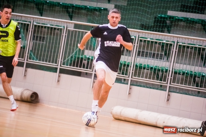 Zdjęcie w galerii na portalu naszraciborz.pl: HLPN: Geo-Punkt skosił Piękny Trawnik. Hitowy pojedynek dla Salonu Fryzjerskiego wiadomości z regionu