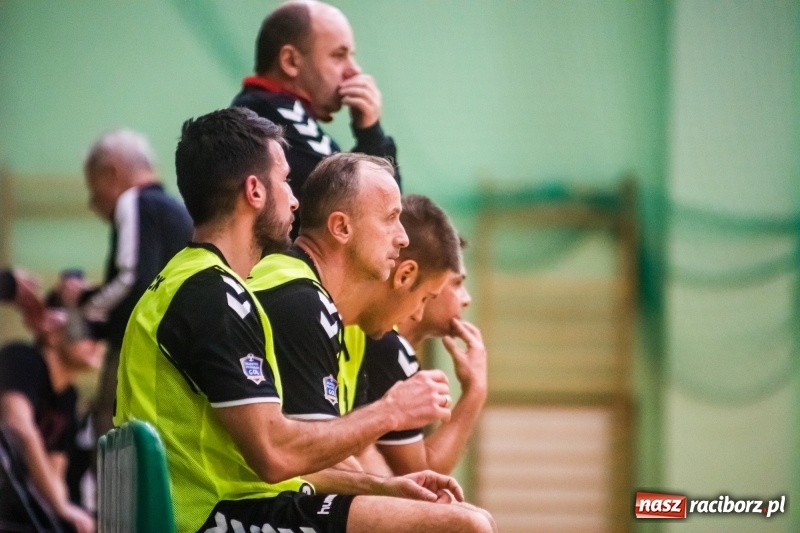 Zdjęcie w galerii na portalu naszraciborz.pl: HLPN: Geo-Punkt skosił Piękny Trawnik. Hitowy pojedynek dla Salonu Fryzjerskiego wiadomości z regionu