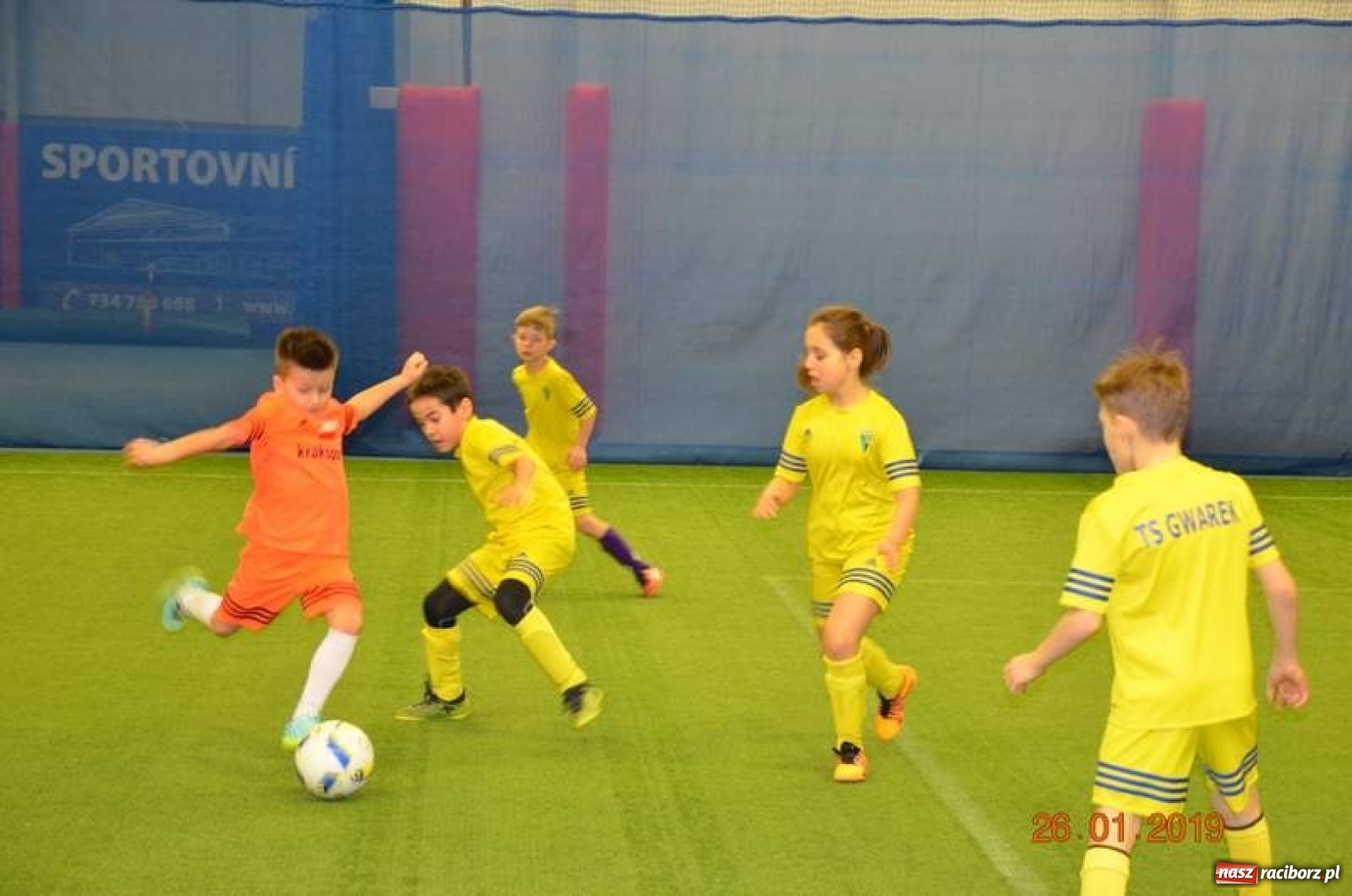 Zdjęcie w galerii na portalu naszraciborz.pl: Piłkarze z rocznika 2010 rywalizowali w Bohuminie wiadomości z regionu