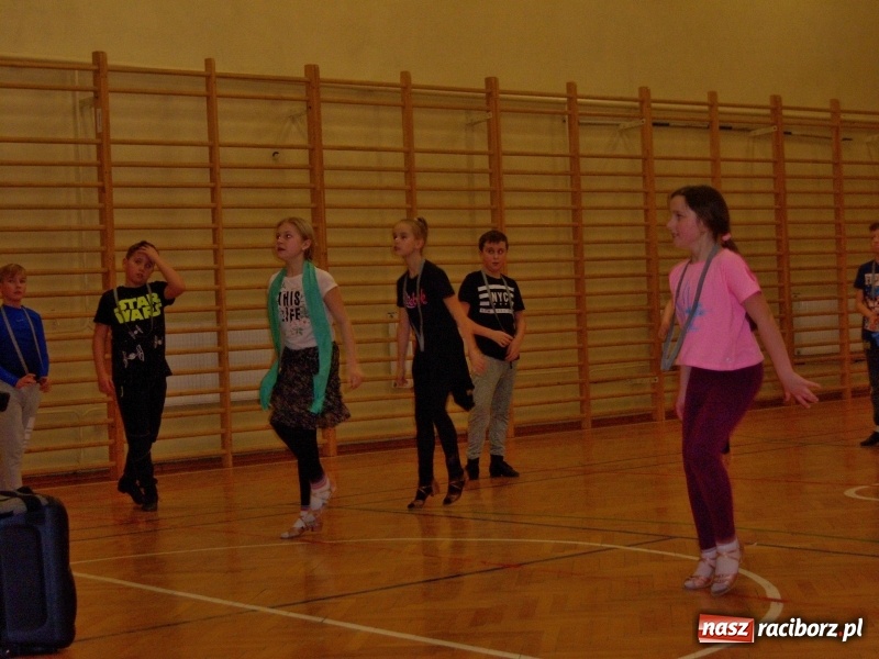 Zdjęcie w galerii na portalu naszraciborz.pl: Warsztaty tańca towarzyskiego dla dzieci w ramach XIII Karnawałowej Rewii Tańca wiadomości z regionu