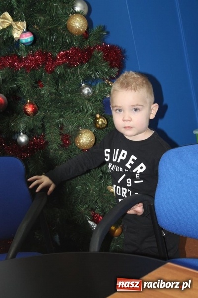 Zdjęcie w galerii na portalu naszraciborz.pl: Wzruszająca historia. Trzyletni Mikołaj, uratowany z płonącego auta, wrócił do domu wiadomości z regionu