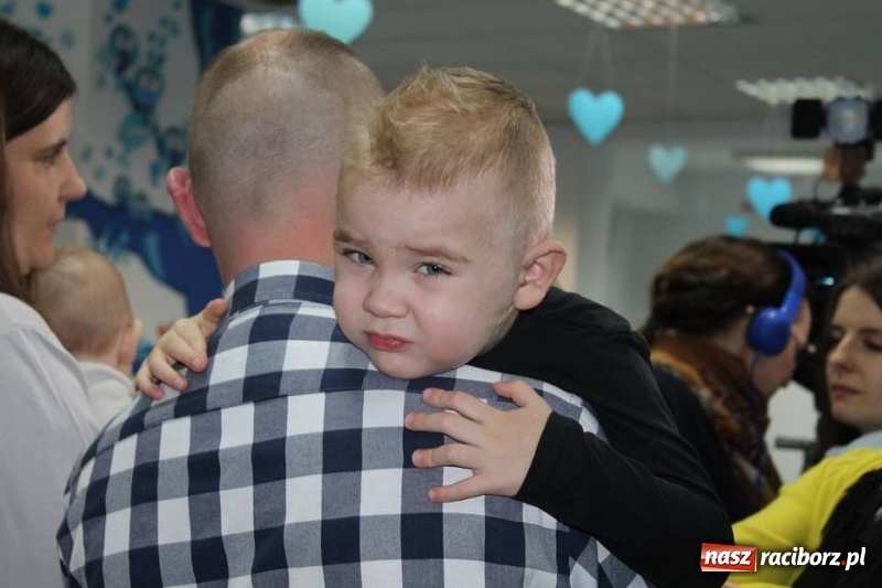 Zdjęcie w galerii na portalu naszraciborz.pl: Wzruszająca historia. Trzyletni Mikołaj, uratowany z płonącego auta, wrócił do domu wiadomości z regionu
