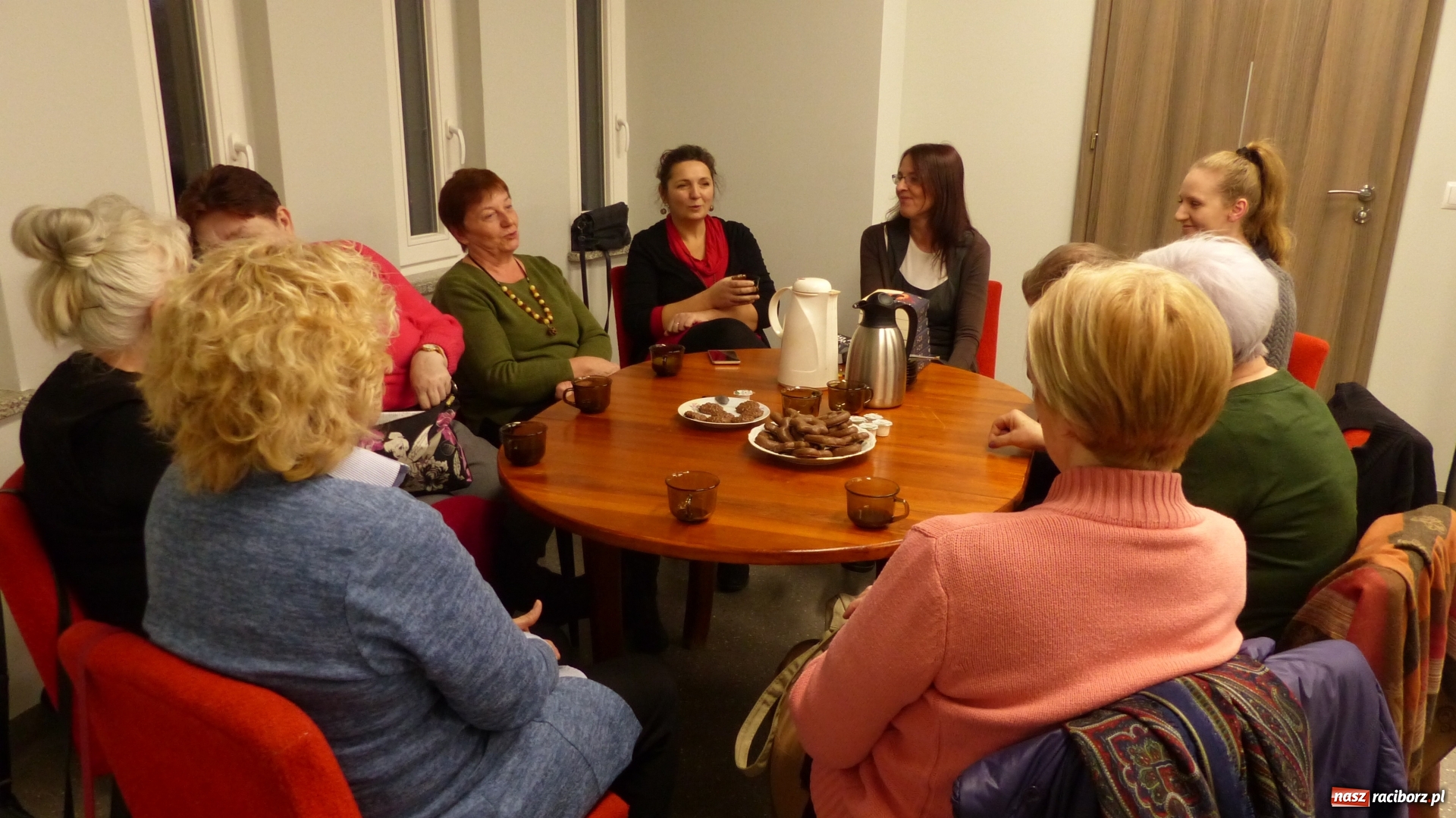 Zdjęcie w galerii na portalu naszraciborz.pl: Dyskusyjny Klub Książki w raciborskiej bibliotece rośnie w siłę  wiadomości z regionu