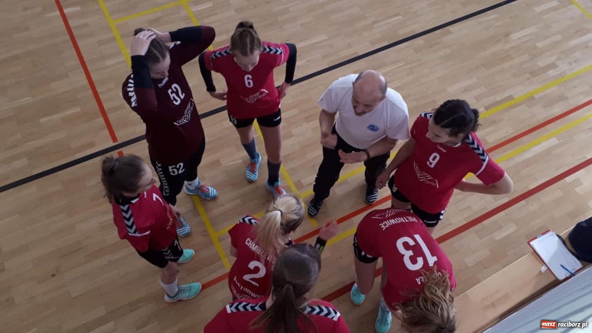 Zdjęcie w galerii na portalu naszraciborz.pl: Kapitalna gra piłkarek ręcznych UKS Pietrowice Wielkie w 1/16 Mistrzostw Polski Juniorek wiadomości z regionu